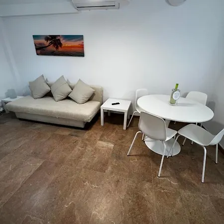 A 3 Minutos De La Playa סאלו